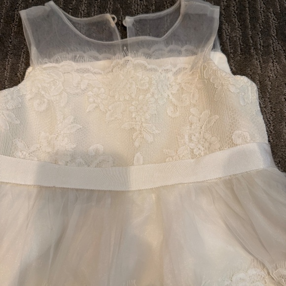 David’s Bridal Flower girl/ First Communion White Lace Dress Girls Size 5 - Picture 2 of 8